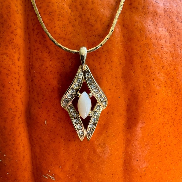 Vintage Ronte of Beverly Hills genuine opal pendant necklace. - Picture 2 of 3